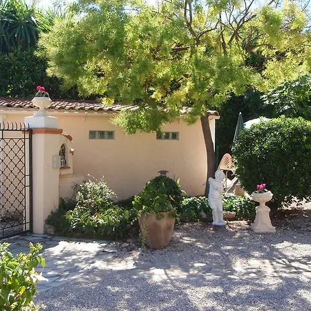 Asmodee מלון דירות